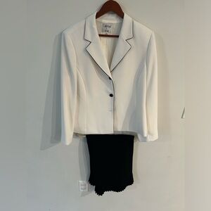Women’s size 16 collections for Le suit white blazer with black trim skirt suit